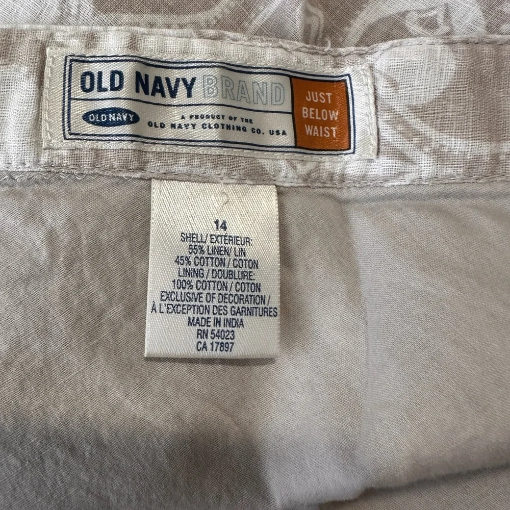 Old Navy Blue and White Leaf Pattern Mini Skirt lined size 14